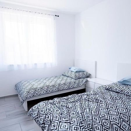 Vivien Vendeghaz 2 Apartamento Ordacsehi Exterior foto