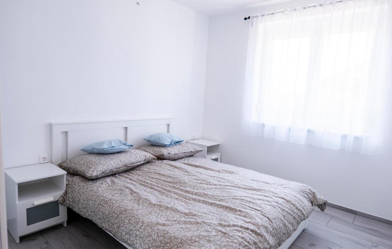 Vivien Vendeghaz 2 Apartamento Ordacsehi Exterior foto