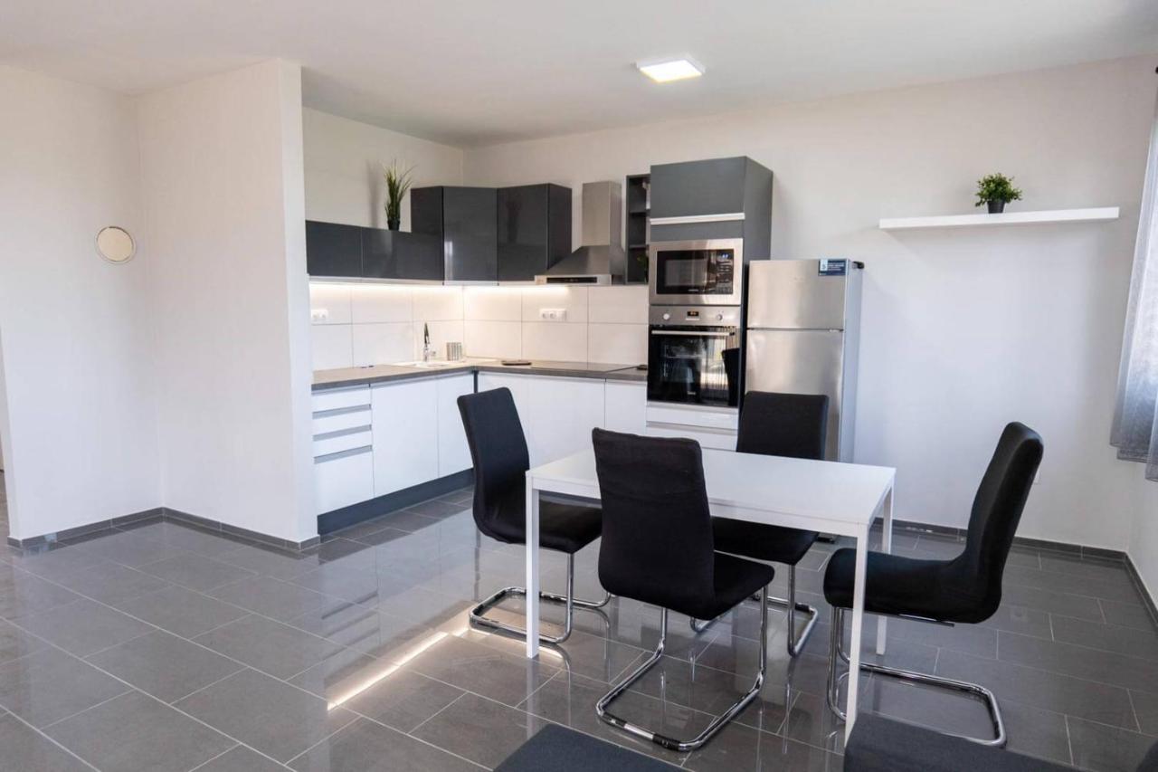 Vivien Vendeghaz 2 Apartamento Ordacsehi Exterior foto