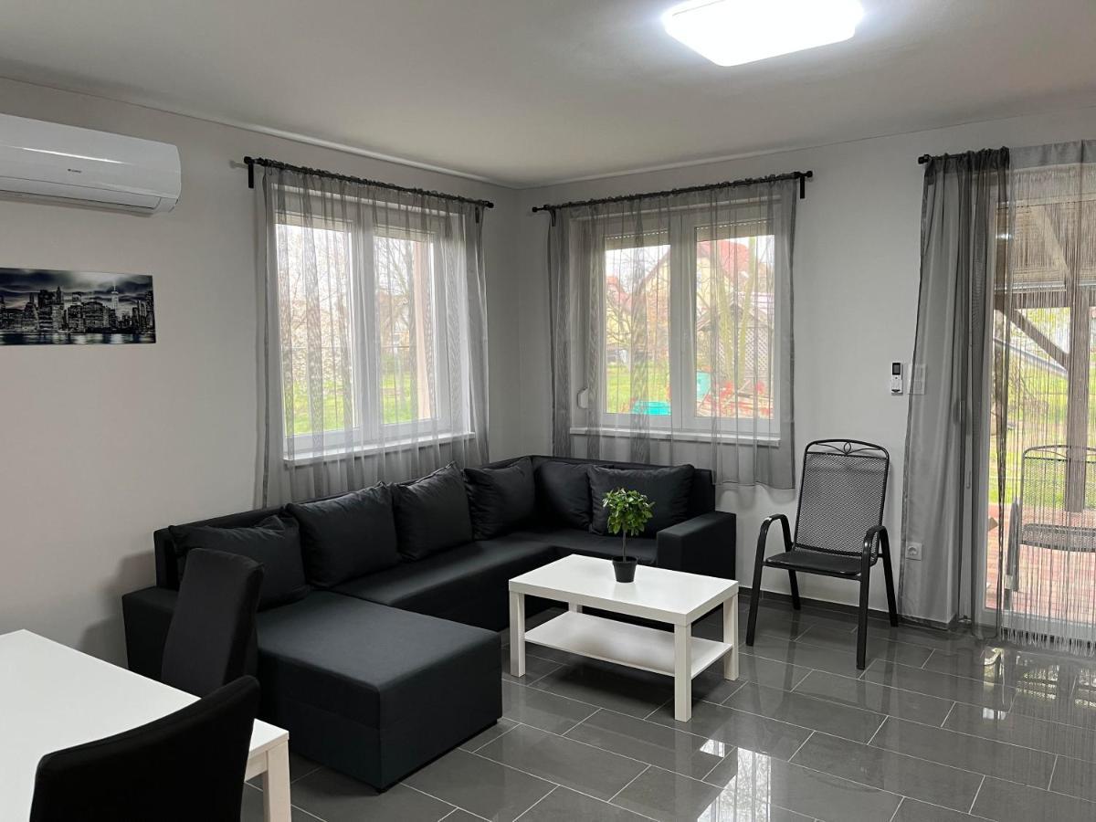 Vivien Vendeghaz 2 Apartamento Ordacsehi Exterior foto